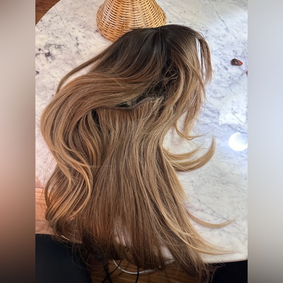 Unknown Amazon Wig Soft Layered Synthetic Fibers with Trimmed Bangs - Picture 2 of 15